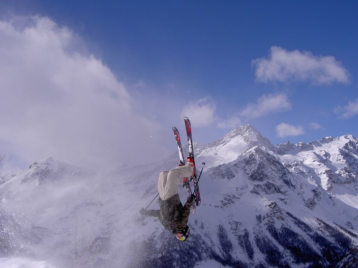 En bild på en av mina första backflips. Foto: Daniel Lebréus. Åkare: Jesper Andersson Ståhl.
