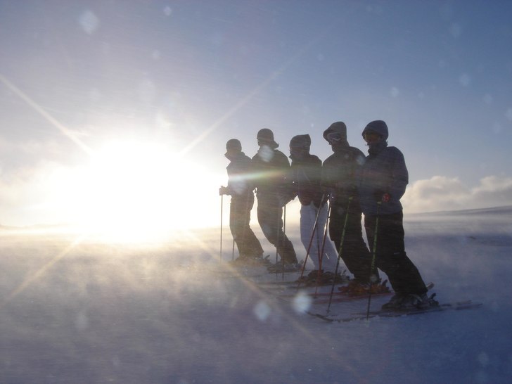 Klassiskt fjällväder!!!. Foto: Ingo. Åkare: Lena Pär Hanna Peter Sofia.