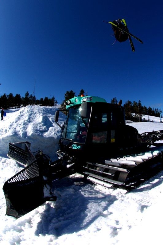 180 Tailgrab Över Pistmaskinen. Foto: Frasse Fransson. Åkare: Nicke Andersson.