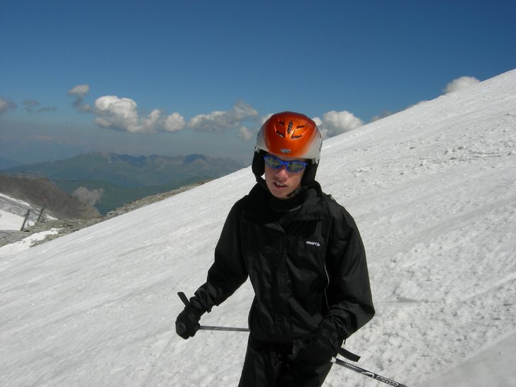 Jag kör sommar skidåkning i Österike, juli 2006. Foto: Pär Gustavsson. Åkare: Oscar Gustavsson.