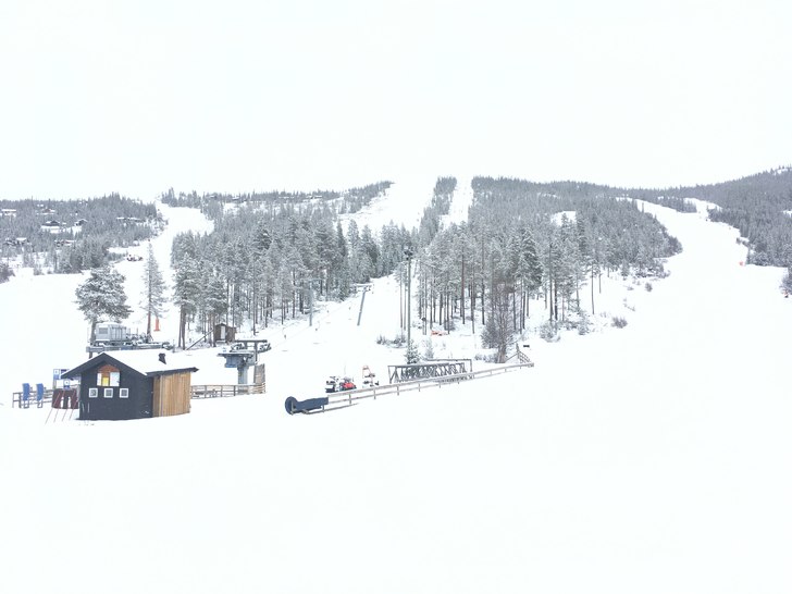 Torsdag 30 mars
Vinteren er tilbake! Det snør fin.