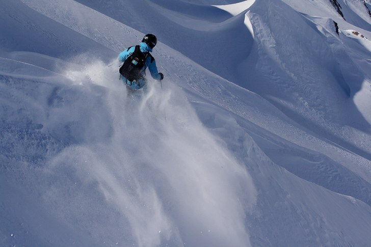 Ännu en blåsig dag i Las Lenas, då hikade vi de. Foto: Tim Ekfeldt. Åkare: Erik Rasmusson.