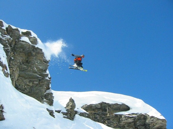 Dropp utför "Laxen" ca 14 meter... Här. Foto: Martin Bengtsson. Åkare: David Bengtsson.