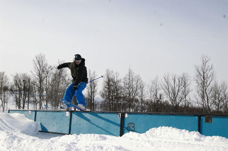 Skidresa med div. dudes!. Foto: Mathilda Lindgren. Åkare: Marcus Petersson.