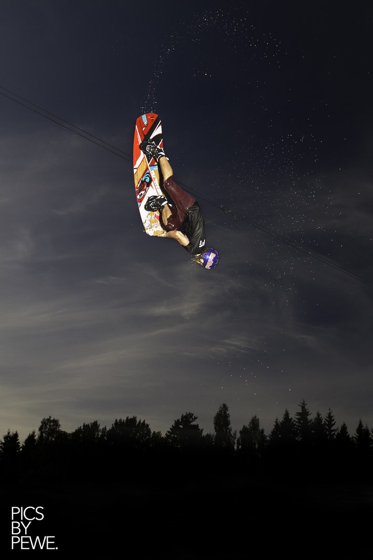 Jeremia in action with Obrien & Redbull

www. Foto: Peter Vahlfridsson. Åkare: Jeremia Hoppe.