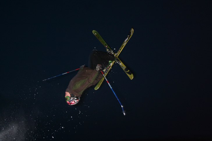 byggde hopp i branten vid tarmen å drog lite skö. Foto: Jesper Sjöberg. Åkare: Kristoffer Hedlöf.