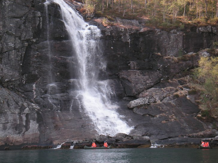 Vi paddlade förbi några fall, b.la detta. Foto: jag.