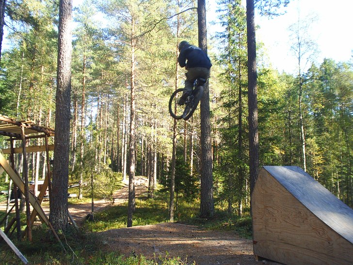 Jag freeridar hemma en fin dag. Foto: Johan Larsson. Åkare: Fredrik Larsson.