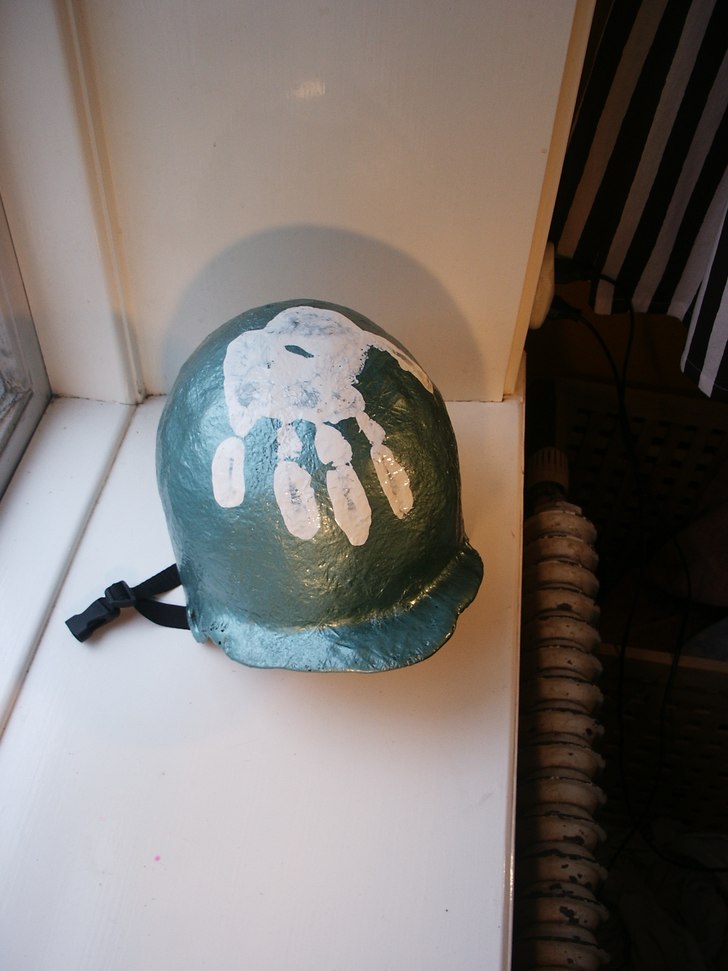 Med mycket fritid, glasfiber o epoxy så kan man b. Foto: David. Åkare: Hemmabyggd hjälm.