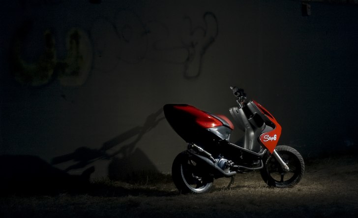 Fotosesh med brothas moppe. Foto: jeg.