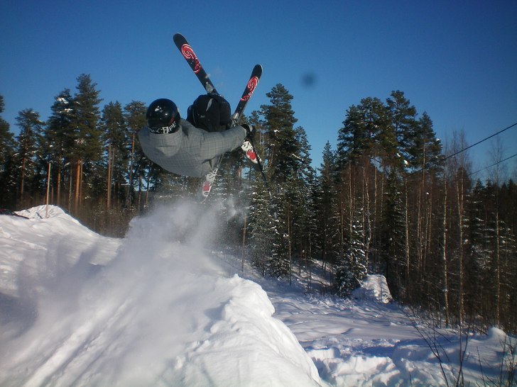 Backflip. Foto: Adrian Hägglund. Åkare: Jesper Holmberg.