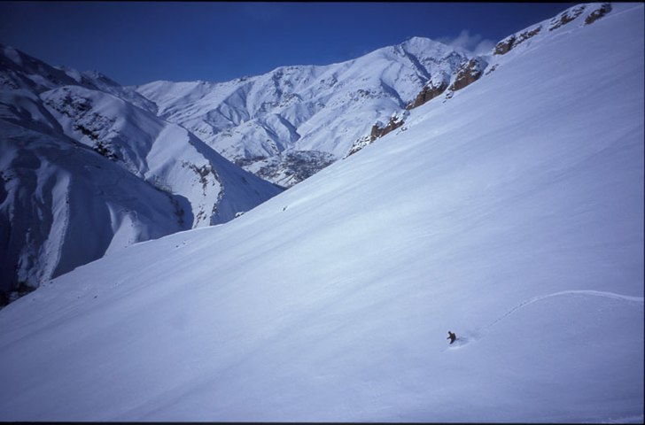 Otroligt offpist åk i Shemshak! 700 fallhöjder o. Foto: Kaj Söderin.