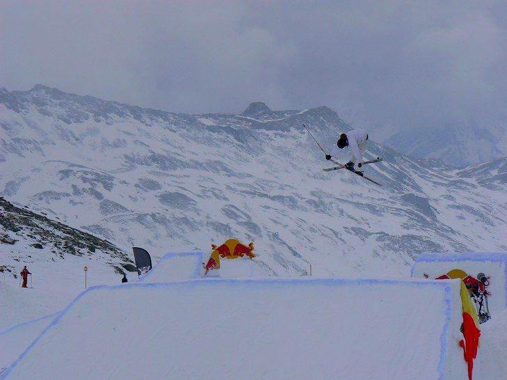 Kör lite på dom feta hipparna i parken före tä. Foto: Eero prunila. Åkare: Rasmus Hilli.