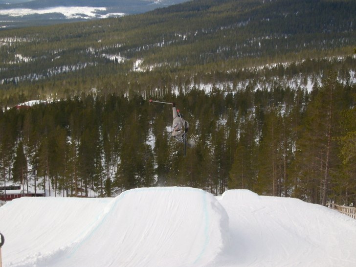 Min kusin kör på det svarta hoppet i Idre jag fo. Foto: Oskar Bohman. Åkare: Fredrik.