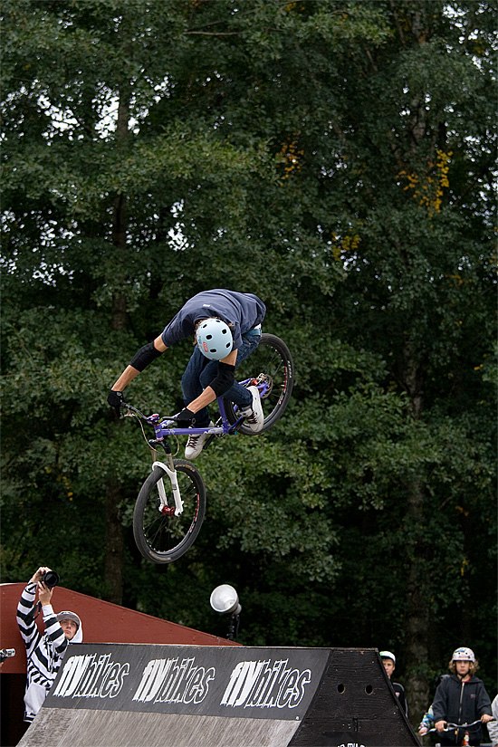 Skogås Bikefight. Foto: Kenneth Einars. Åkare: Martin Söderström.