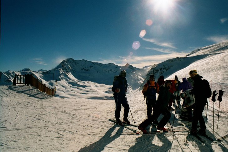Her staar vi ved foten av Grand Motte i Val disere. Foto: Håvard Persen. Åkare: Erik Dystebakken, Knut Mosnesset, Gunn E Thoresen, Karianne Wright, Jo Magnussen, Silje Ramsvatn.