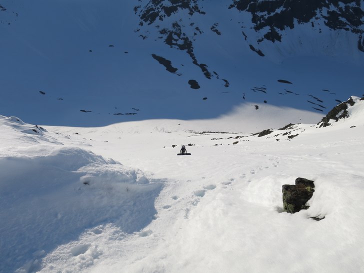 Bilden är tagen uppifrån. Med splitboard kan det. Foto: Mattias Skantz.