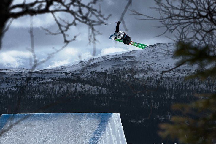 Vegard i andra svarta under SST. Foto: Niclas Magnusson. Åkare: Vegard Hokstad.
