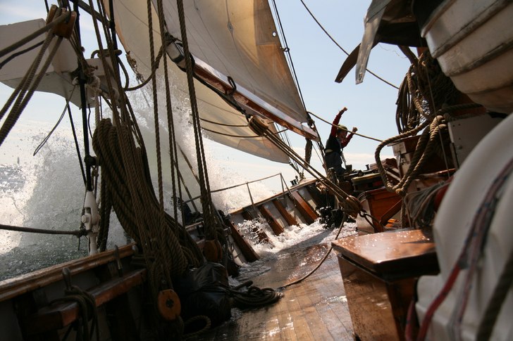 Tallships Race's 2007. Det var mycket vågor . Foto: Erik Dedering. Åkare: Jesper Nielsen.