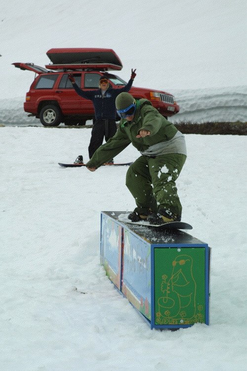 BS5-0 på en ensam box på vägen upp till backen . Foto: Jarkko Nordlund. Åkare: Mikael.