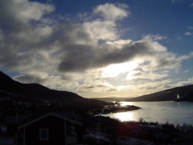 Soluppgång i byn.... Foto: Jan Johansson.