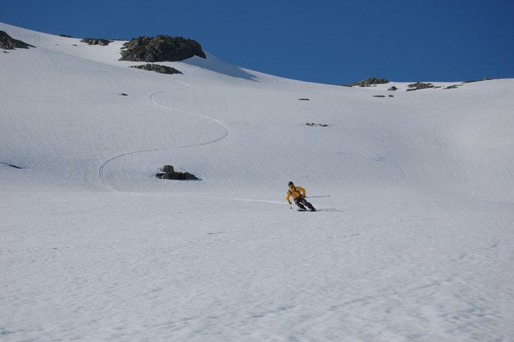 Stooora svängar. Foto: Oskar Åslund. Åkare: Simon Börjars.