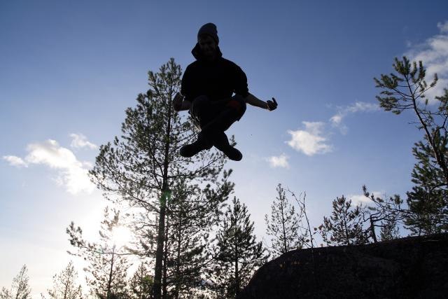 Ett rejält skutt ut i luften.. Foto: Magnus Rölin. Åkare: Martin Persson.