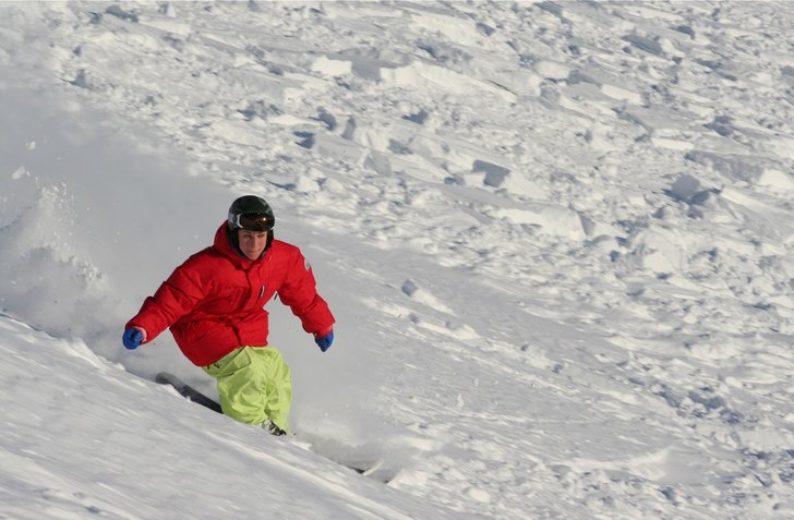 Ullis svänger bredvid ett gammalt ras. Foto: Johan Söderlund. Åkare: Ulrika Pettersson.