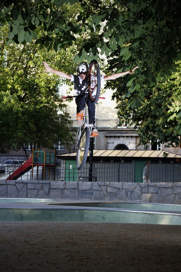 En tack tack no hand av alec. Foto: Joacim Berge. Åkare: Alec Eklöv.