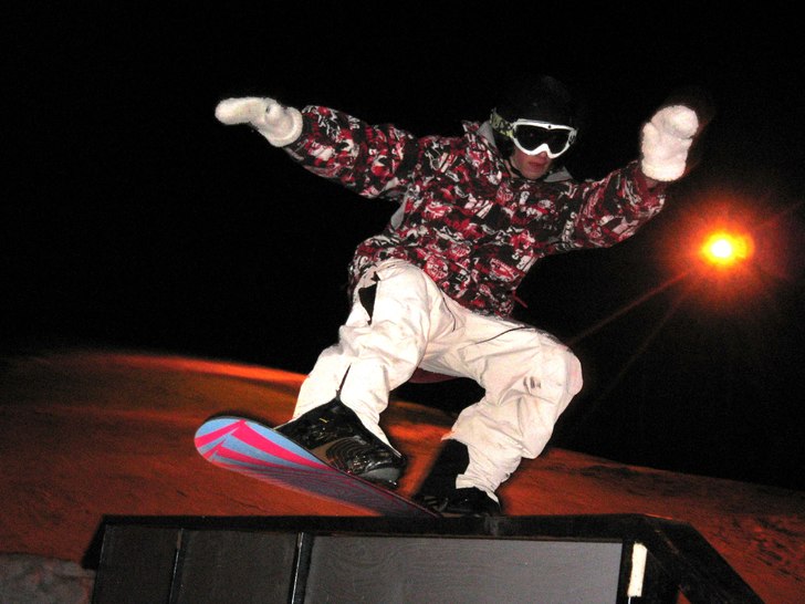 peter gör en Tailslide. Foto: jag "Simptrasan". Åkare: Peter Lindstörm.