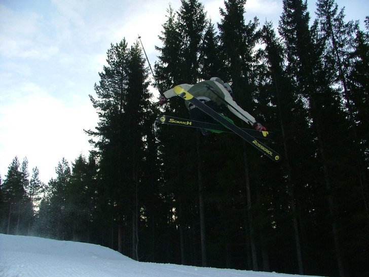 wintern 04/05

"www.lowenhamn.tk". Foto: Fredrik Löwenhamn. Åkare: Thomas Ekelund.