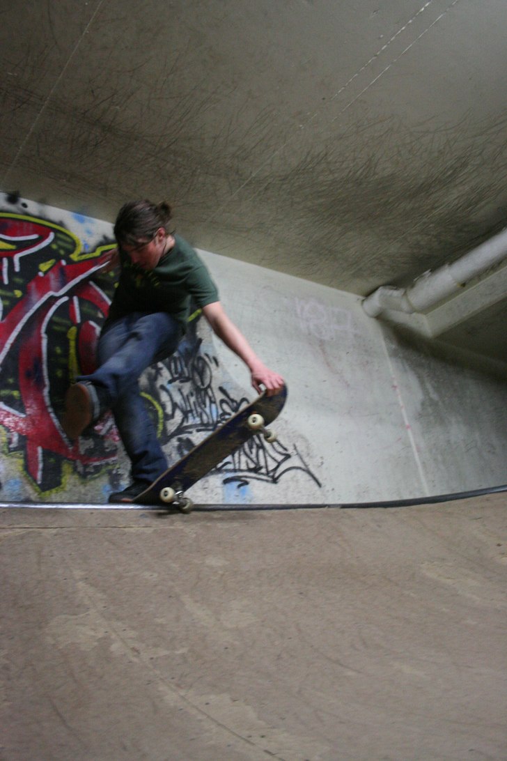 Lajjade i minibowlen i creekside.. Foto: Ville Horn. Åkare: Calle Ekesiöö.