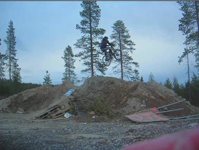 Kör en massiv kick av vägverkets material:). Foto: Stativ. Åkare: Jim Åhl.