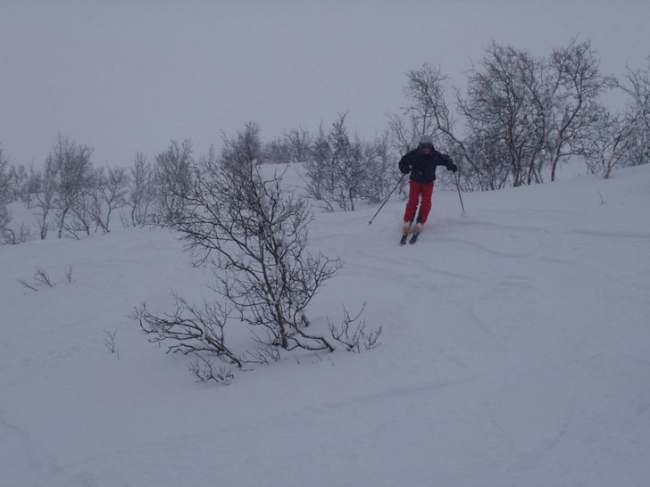 Steffo åker lite off-pist...tyvärr inget vidare . Foto: Christian Skoog. Åkare: Stefan Jarbring.