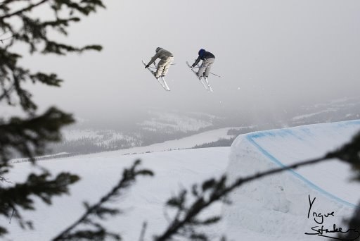 Foto: Yngve Staberg. Åkare: Maria Bagge, Nina Rusten Andersen.