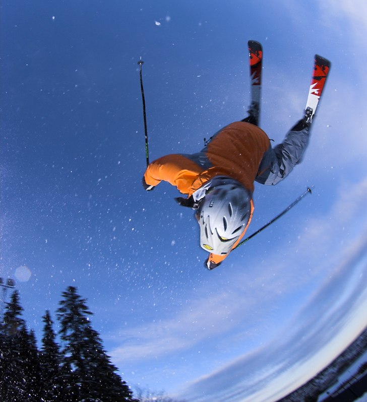 vinkel, linqoln, träd, snö. Foto: Johan Marklund. Åkare: Max Hemmigsson.