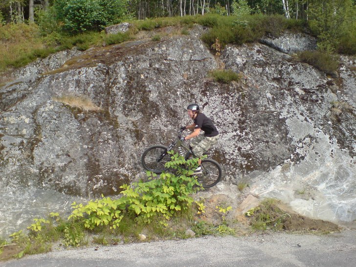 ass stor wall ride eller clif ride eller vad man s. Foto: rasmus bremholt. Åkare: jag Patric.
