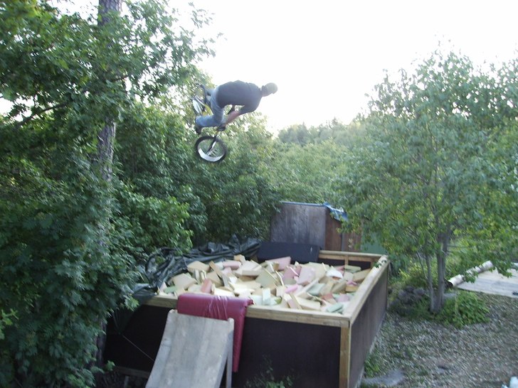 Andreas är en ikon inom svensk BMX åkning. GRYM!. Foto: Marcus Högberg. Åkare: Andreas Lindkvist.