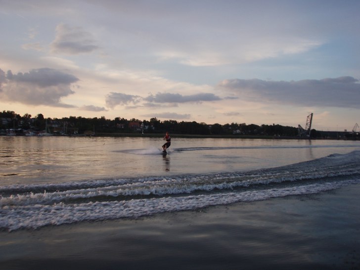 Laddar inför att hoppa! : )           men krascha. Åkare: Zander Högberg.