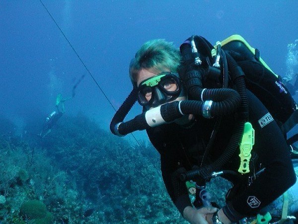 En dag på jobbet som undervattens guide i Karibie. Åkare: Daniel.