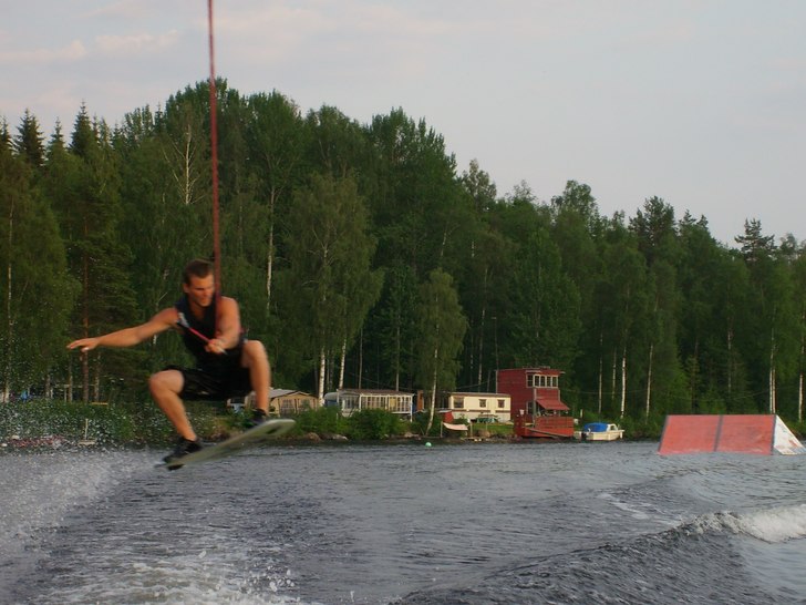 Dan Goes Wakeskate. Foto: Jonas. Åkare: Dan.