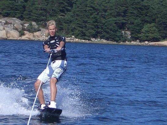 Fiskefjäll. Sommaren -07

:D. Foto: ____________________. Åkare: Lukas Jaktman.