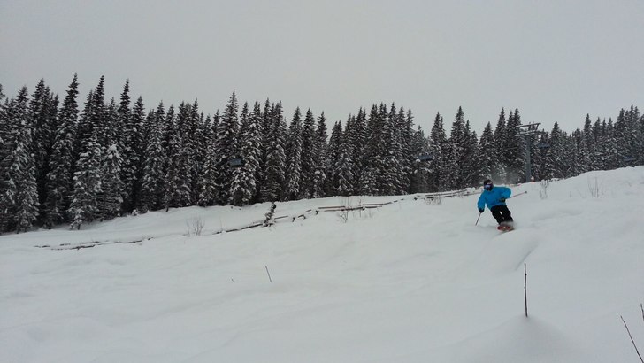 Hittade lite pow i Trysil som vi försökte göra . Foto: Hans Hansson. Åkare: Emil Fält.