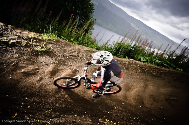 Foto: Simon Sjörén www.sjoren.se. Åkare: Okänd.