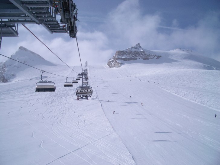 En Härlig och lagom kall dag i Zermatt. Var och �. Foto: Niklas Olsson. Åkare: Några tattare från Schweiz kanske.