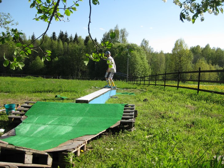 fin färgkombinering, jag vet..   
Första åken . Foto: Rasmus Blixt. Åkare: Anders Grahn.