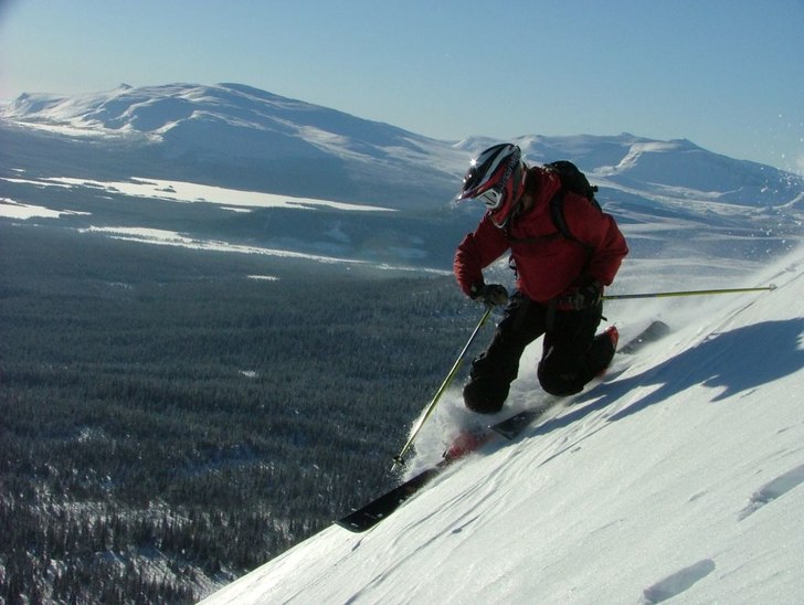 Vackert väder och mjuk snö,
måste lägga någr. Foto: Henrik Karlsson. Åkare: Tobbe.