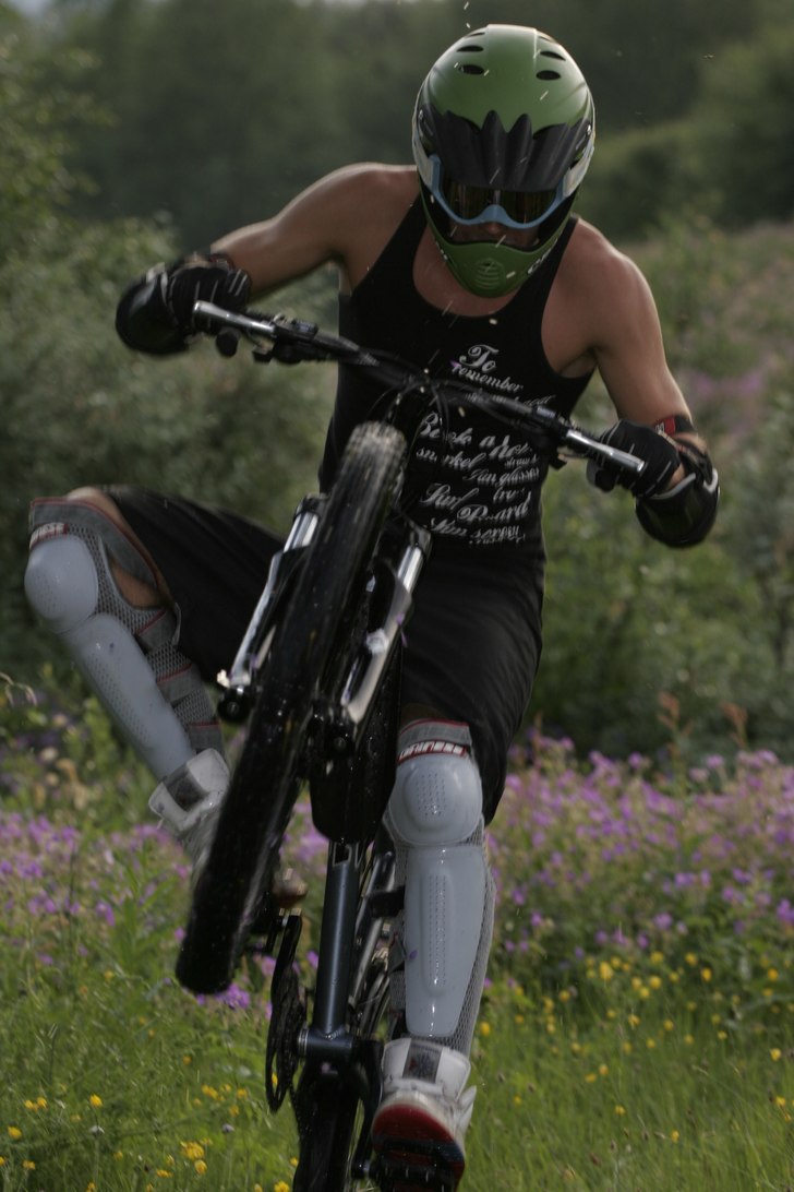 leker lite. Foto: micke kajbring. Åkare: tobias kajbring.