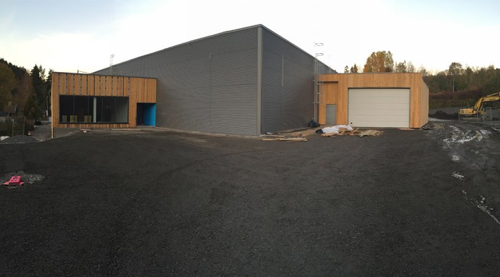 Varmestue og ny garasje for preppemaskin
Våre nye.