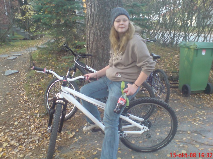 Foto: tjejen min på sin hoj.